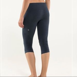 Lululemon in the flow crop II